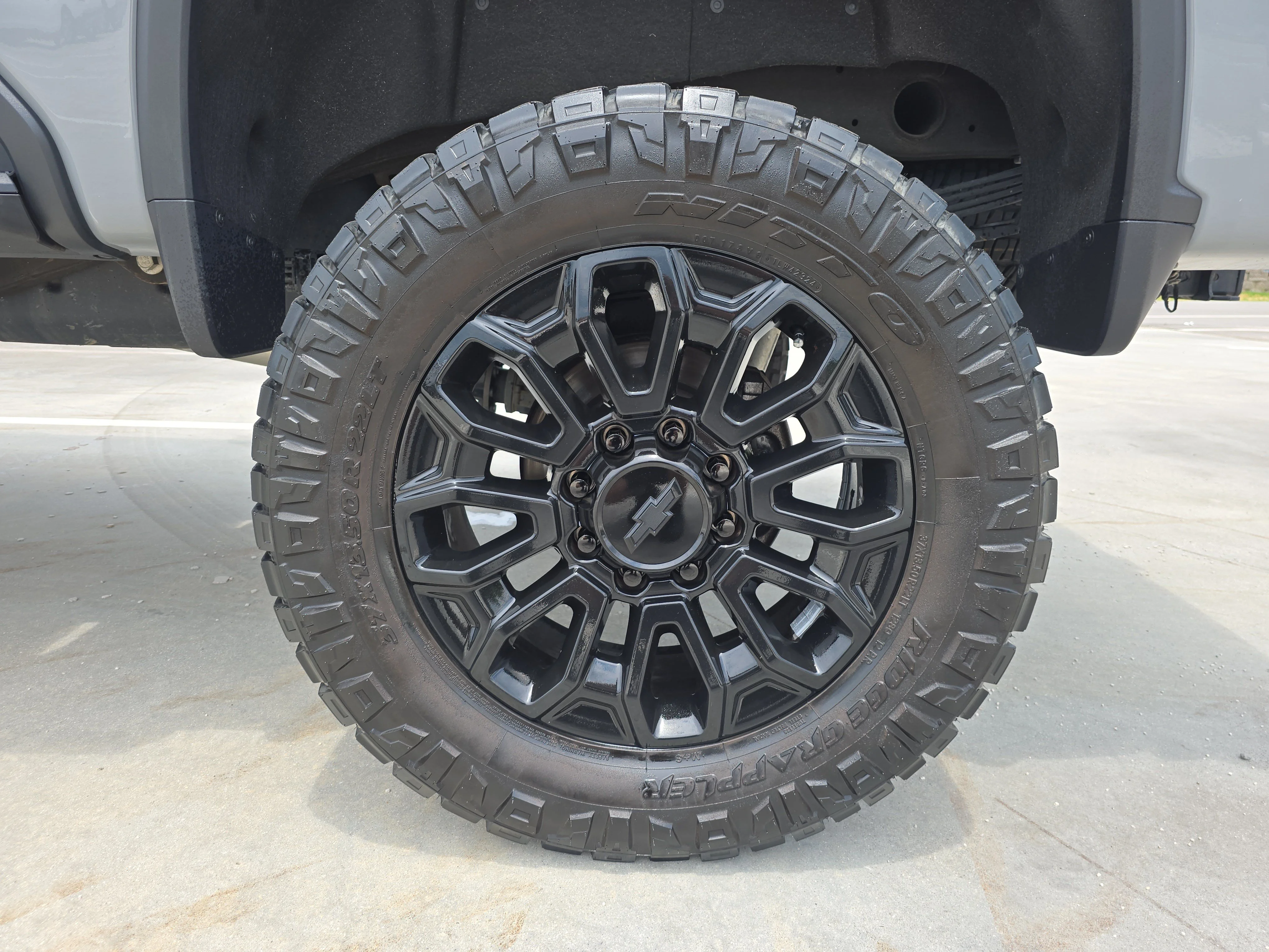 Used 2024 Slate Gray Metallic Chevrolet Custom image 31