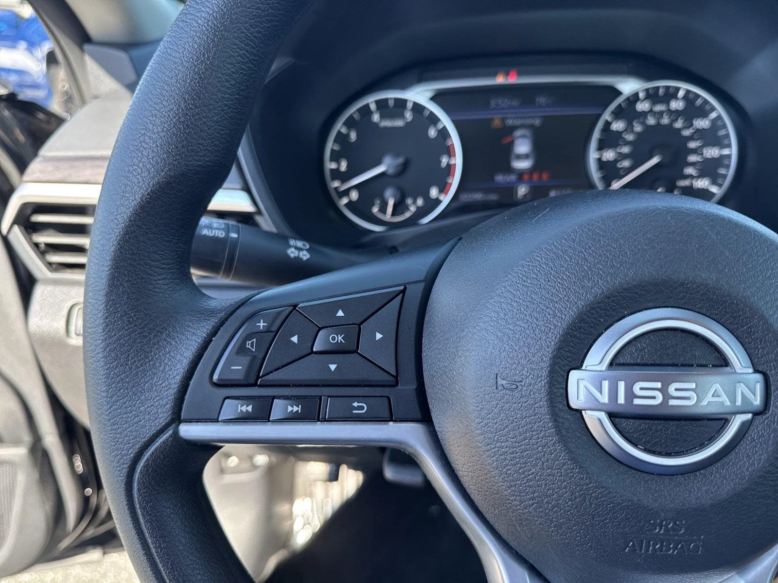 Used 2025 Super Black Nissan SV image 21