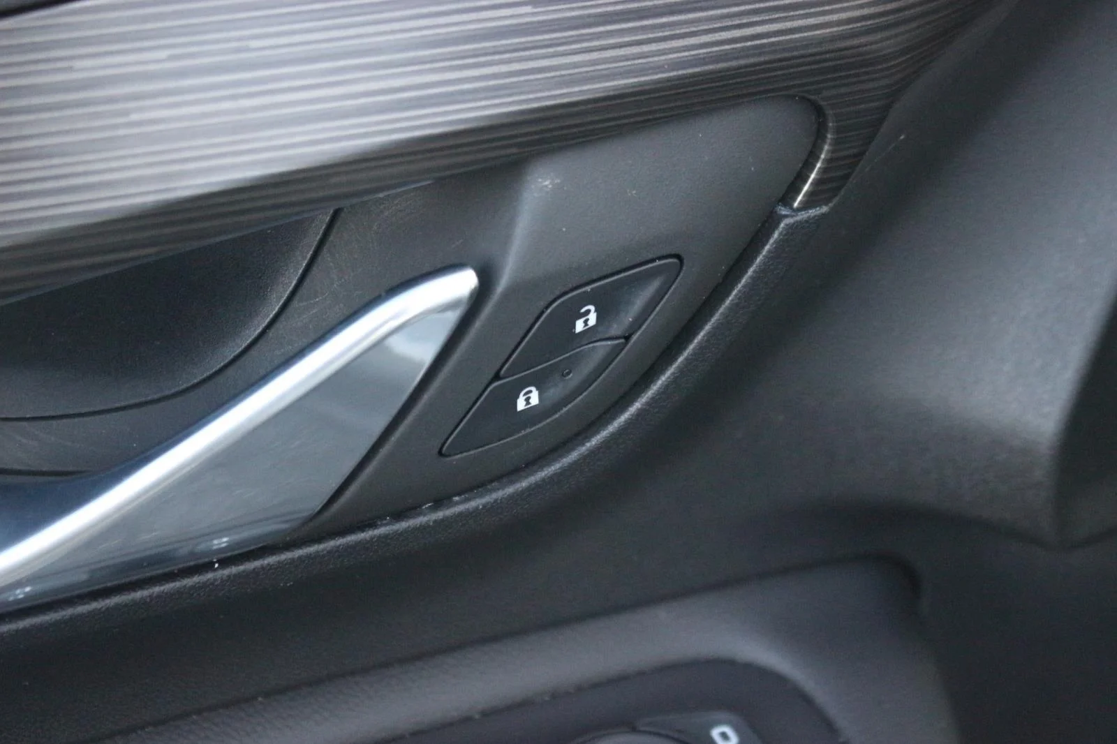 Used 2023 Sterling Metallic GMC SLE image 14