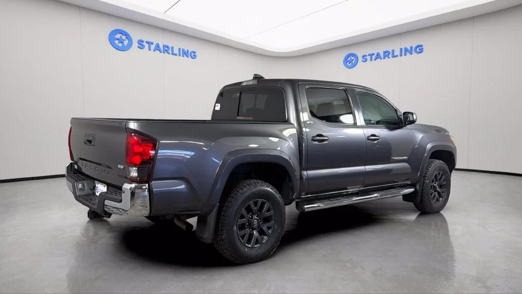 Used 2021  Toyota SR5 image 9