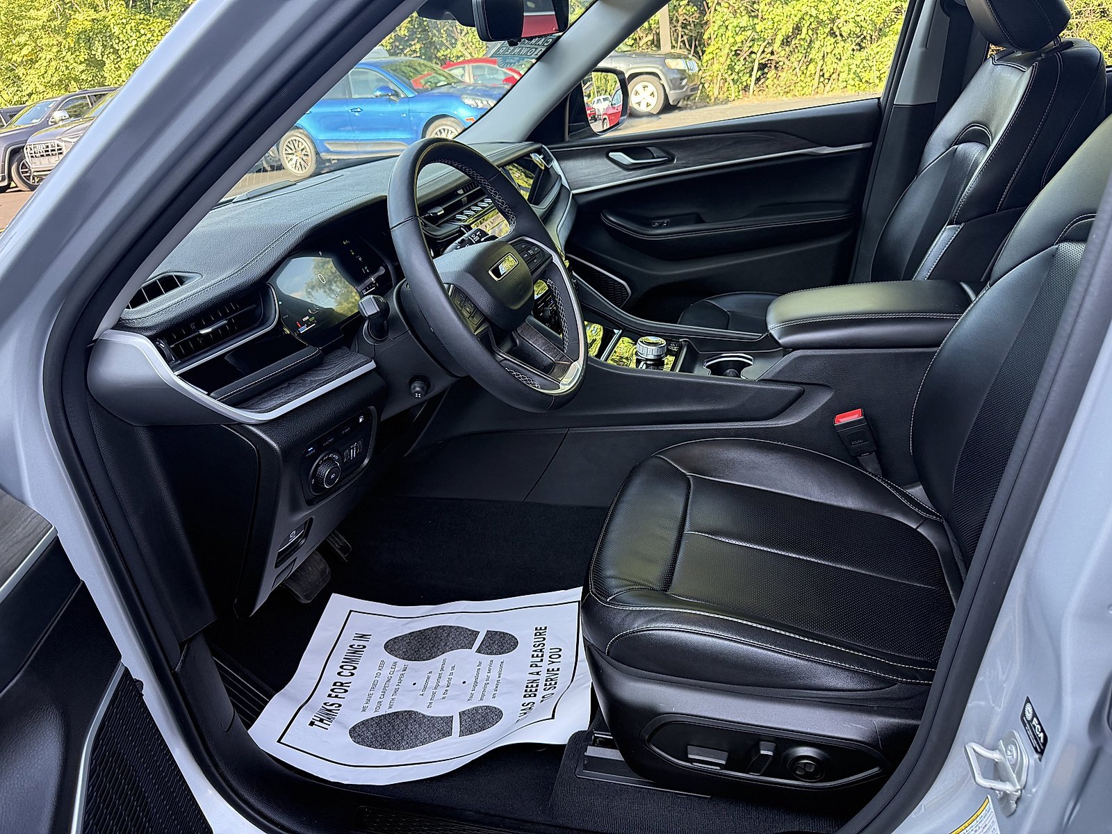 Used 2023 Silver Zynith Jeep BASE image 11