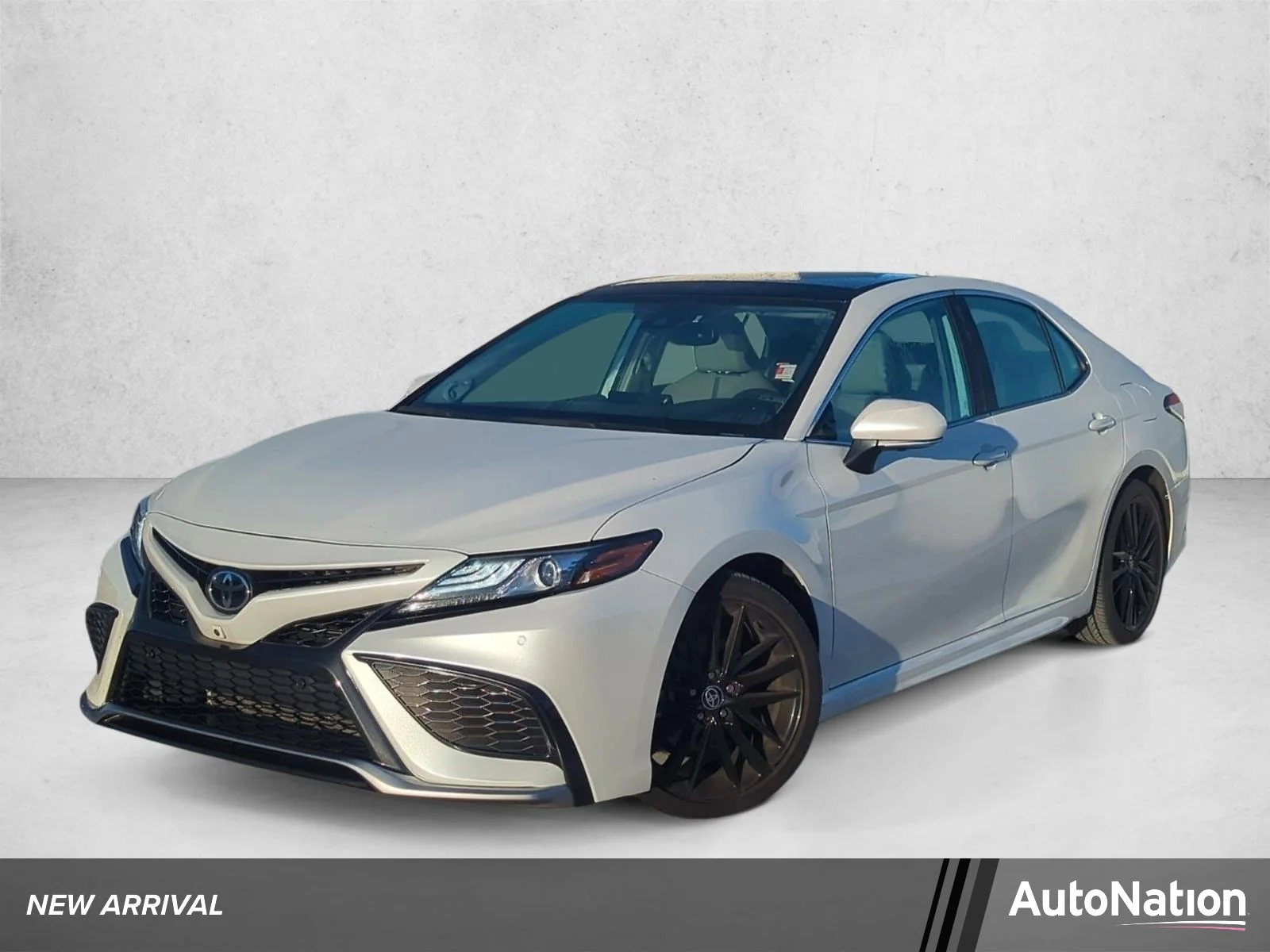 Used 2021 Wind Chill Pearl Toyota XSE image 1