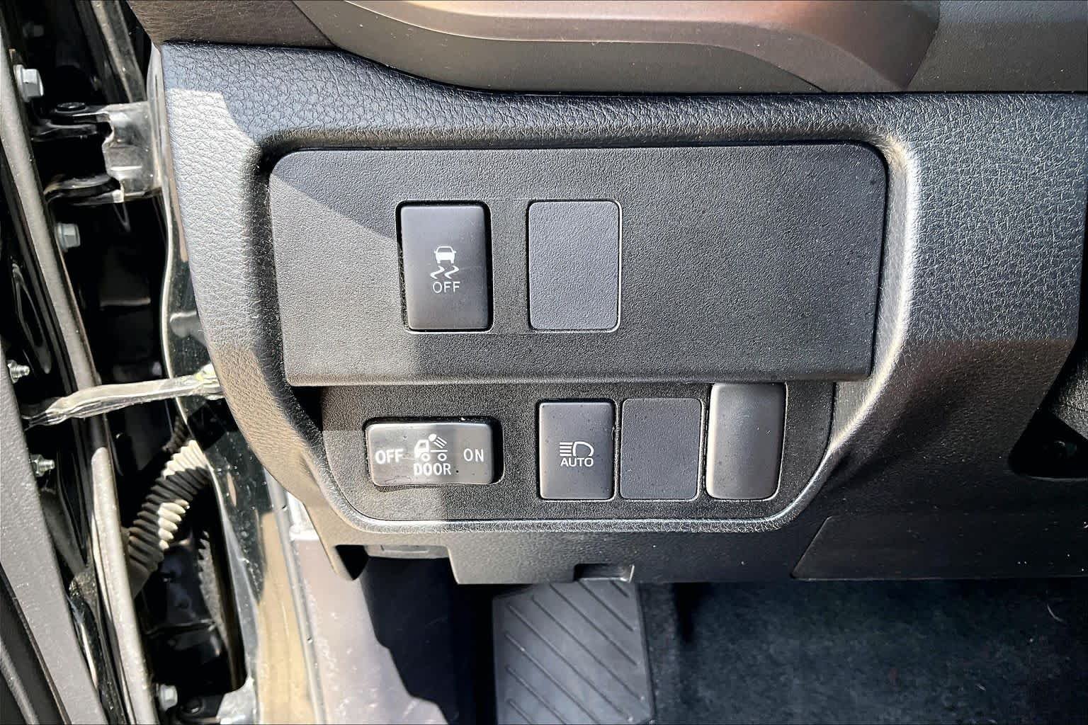 Used 2022 Midnight Black Metallic Toyota SR5 image 34