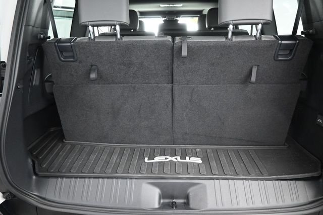 Used 2024 White Lexus 550 Premium image 9