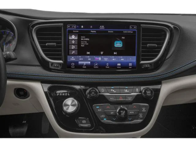Used 2022 Silver Mist Clearcoat Chrysler Touring L image 13