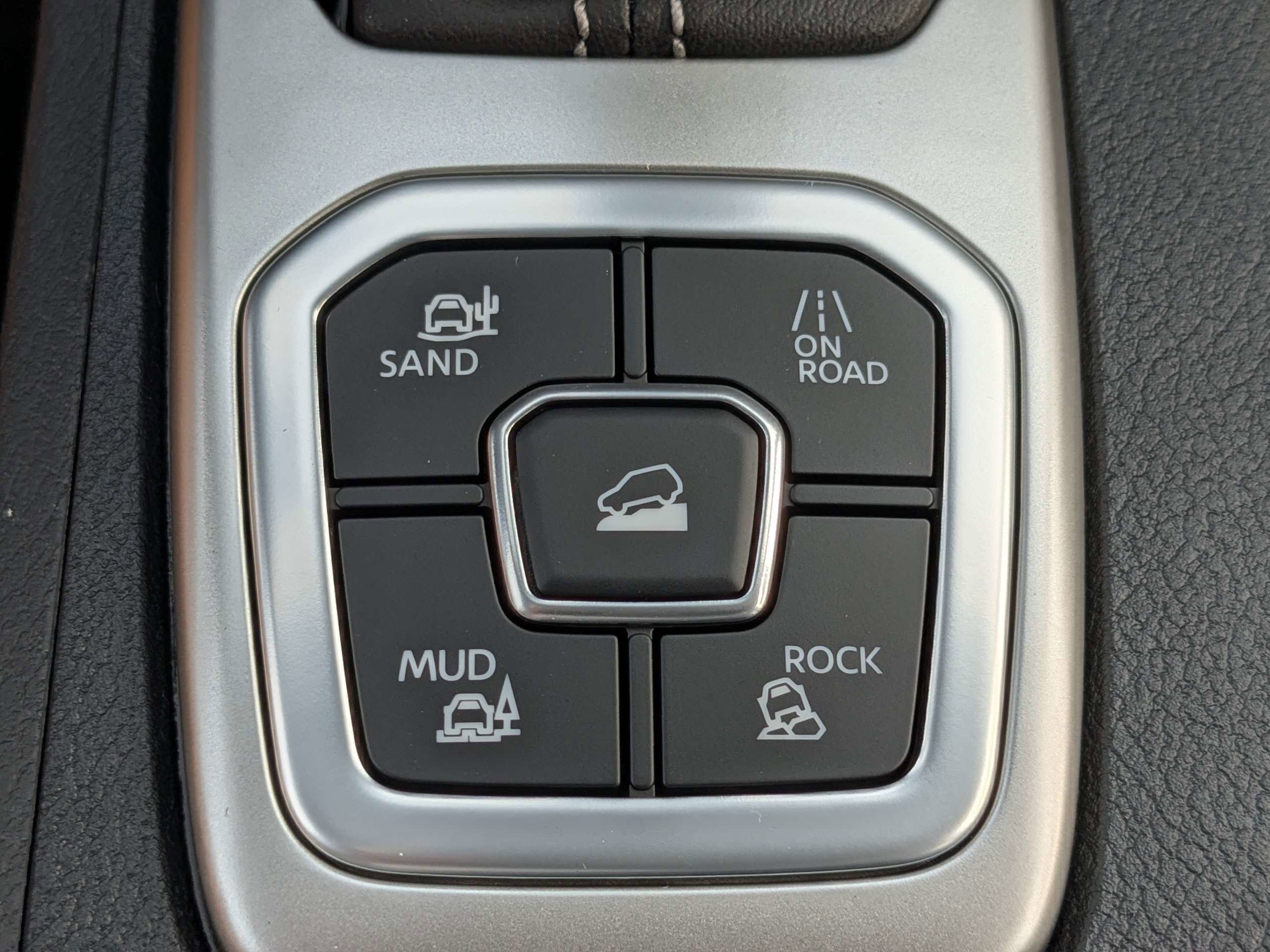 New 2026 Bluestone Pearl Nissan Crew Cab SV image 22