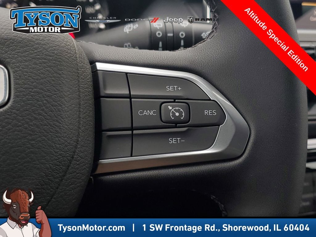 New 2026 Diamond Black Crystal Pearlcoat Jeep Latitude image 24