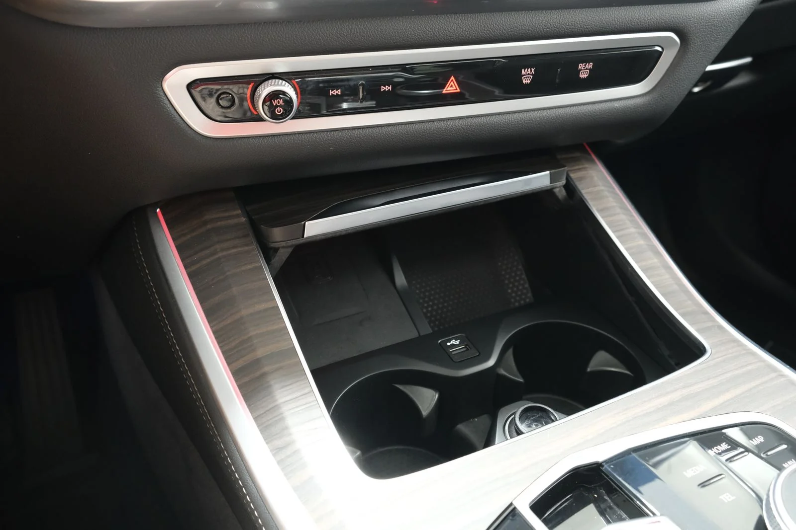 Certified Used 2026 Black BMW xDrive40i image 21