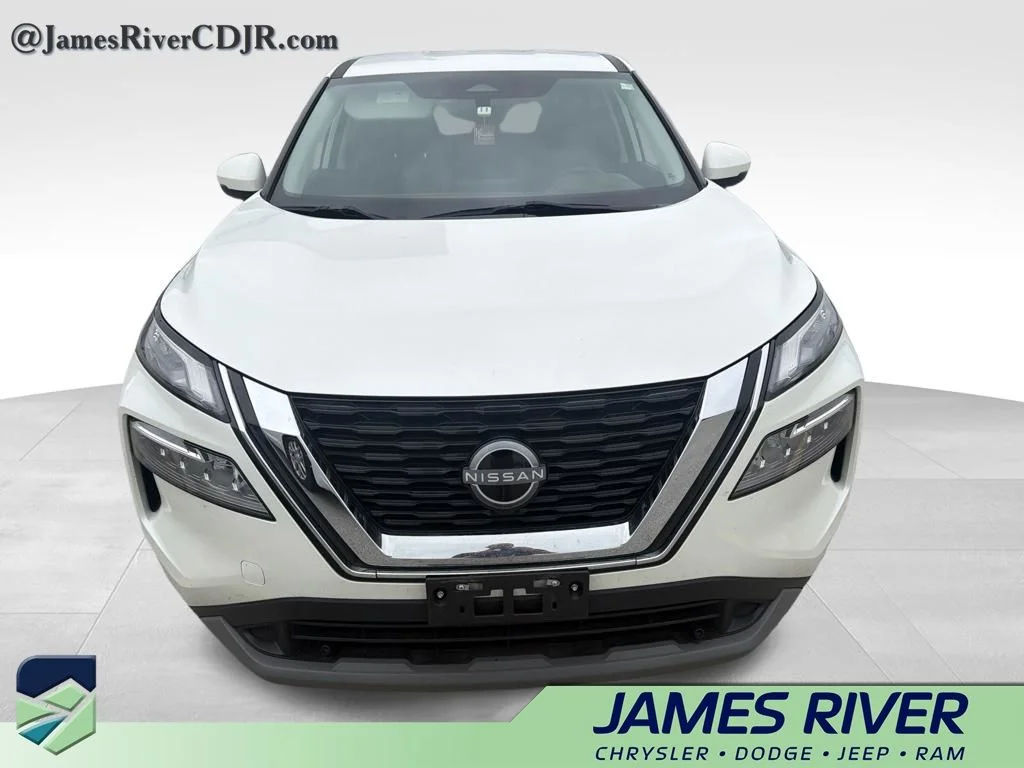 Used 2022 White Nissan SV image 3