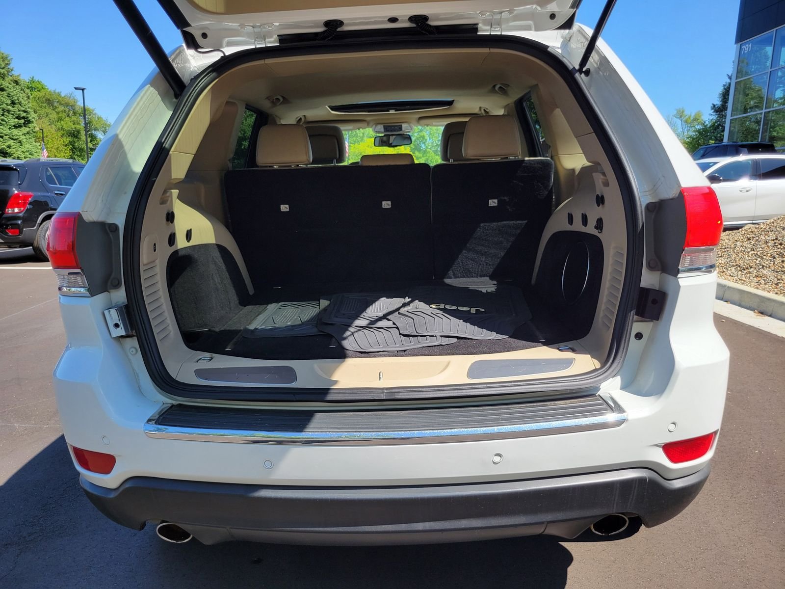 Used 2014 White Jeep Limited image 24