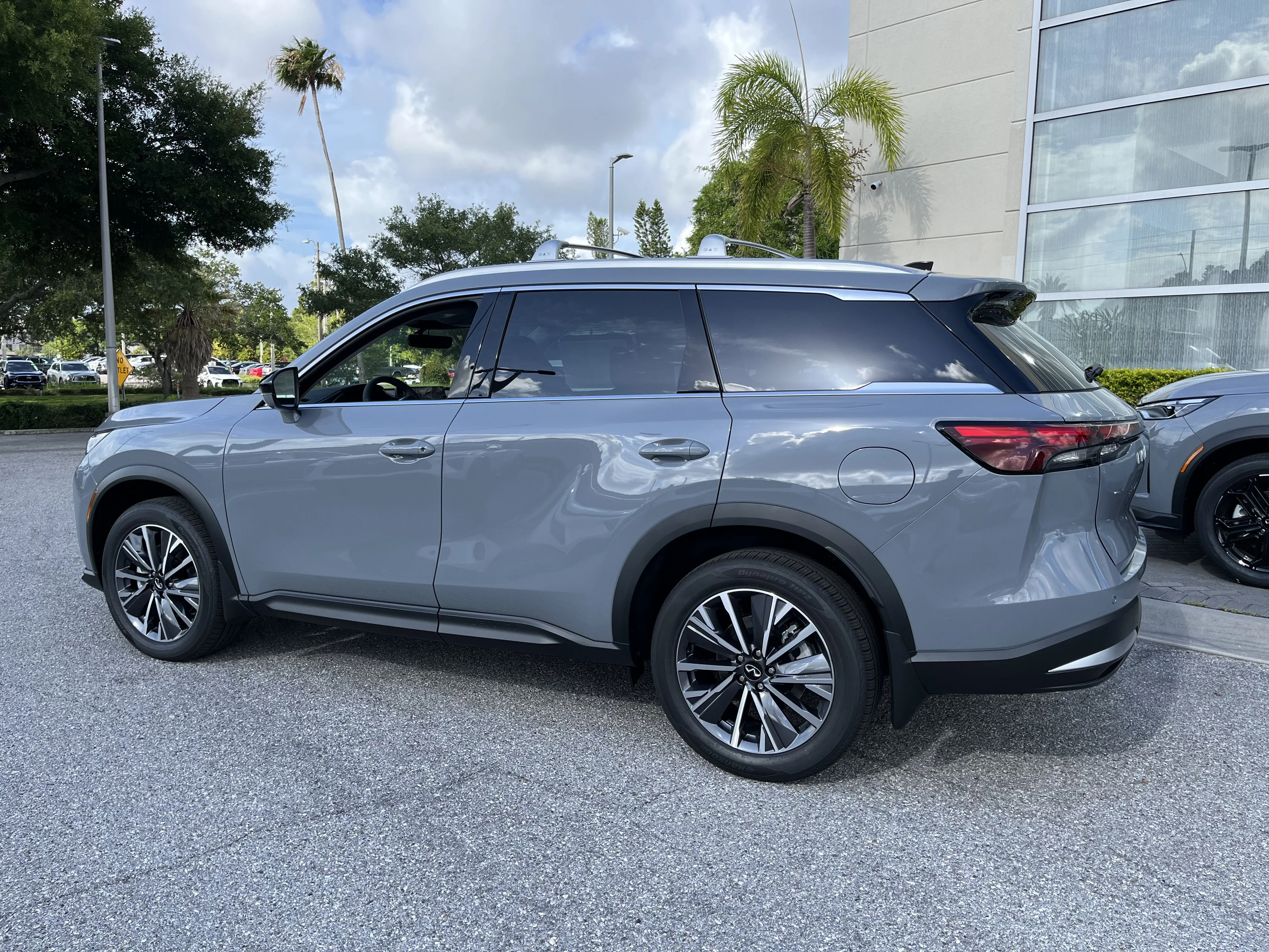 New 2027 Harbor Gray INFINITI LUXE image 3