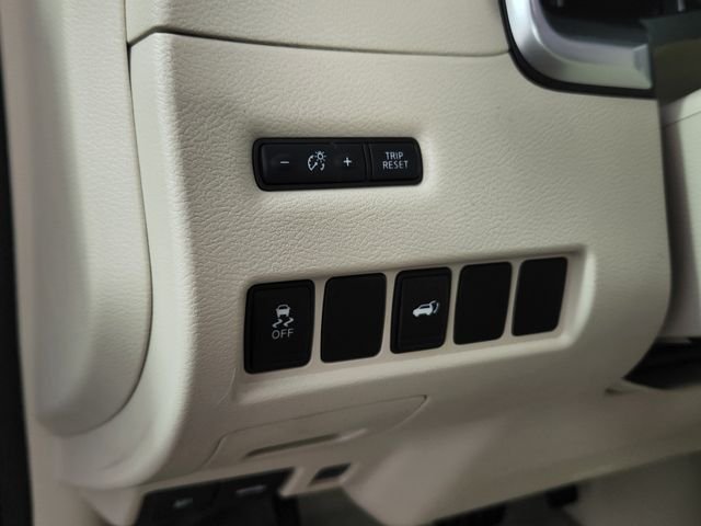 Used 2015 Blue Nissan SL image 24