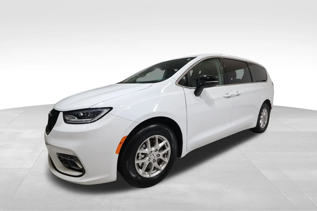 2024 Chrysler Pacifica Touring L - Photo 7