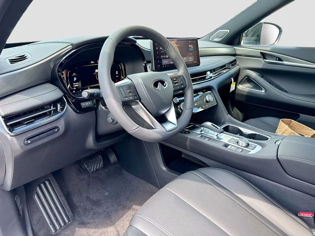 New 2027 2T RAD WHT INFINITI Sport AWD image 9