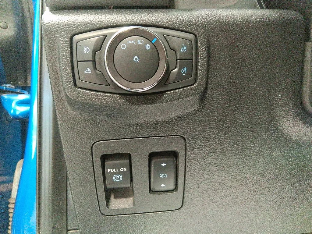 Used 2019 Blue Ford XLT image 21