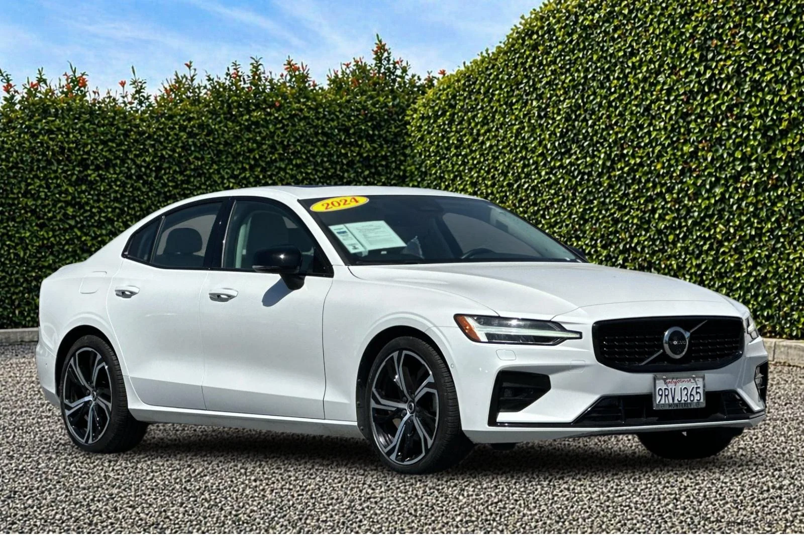 2024 Volvo S60 B5 Plus Dark Theme AWD's photo