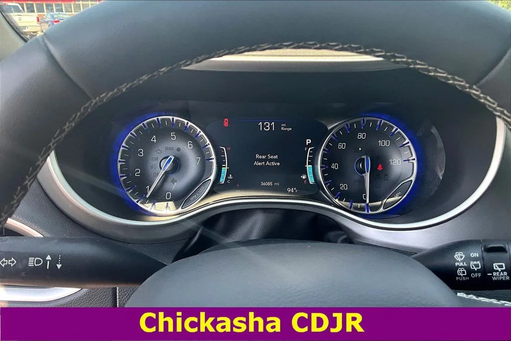Used 2025 White Chrysler Select image 12