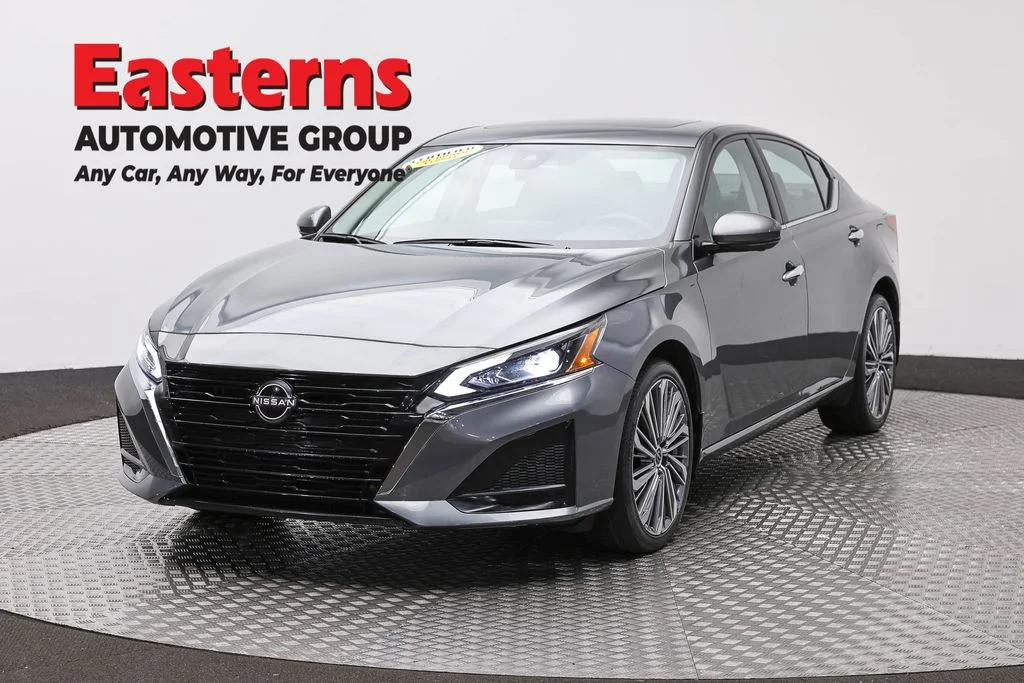 Used 2023 Gray Nissan 2.5 SL image 1