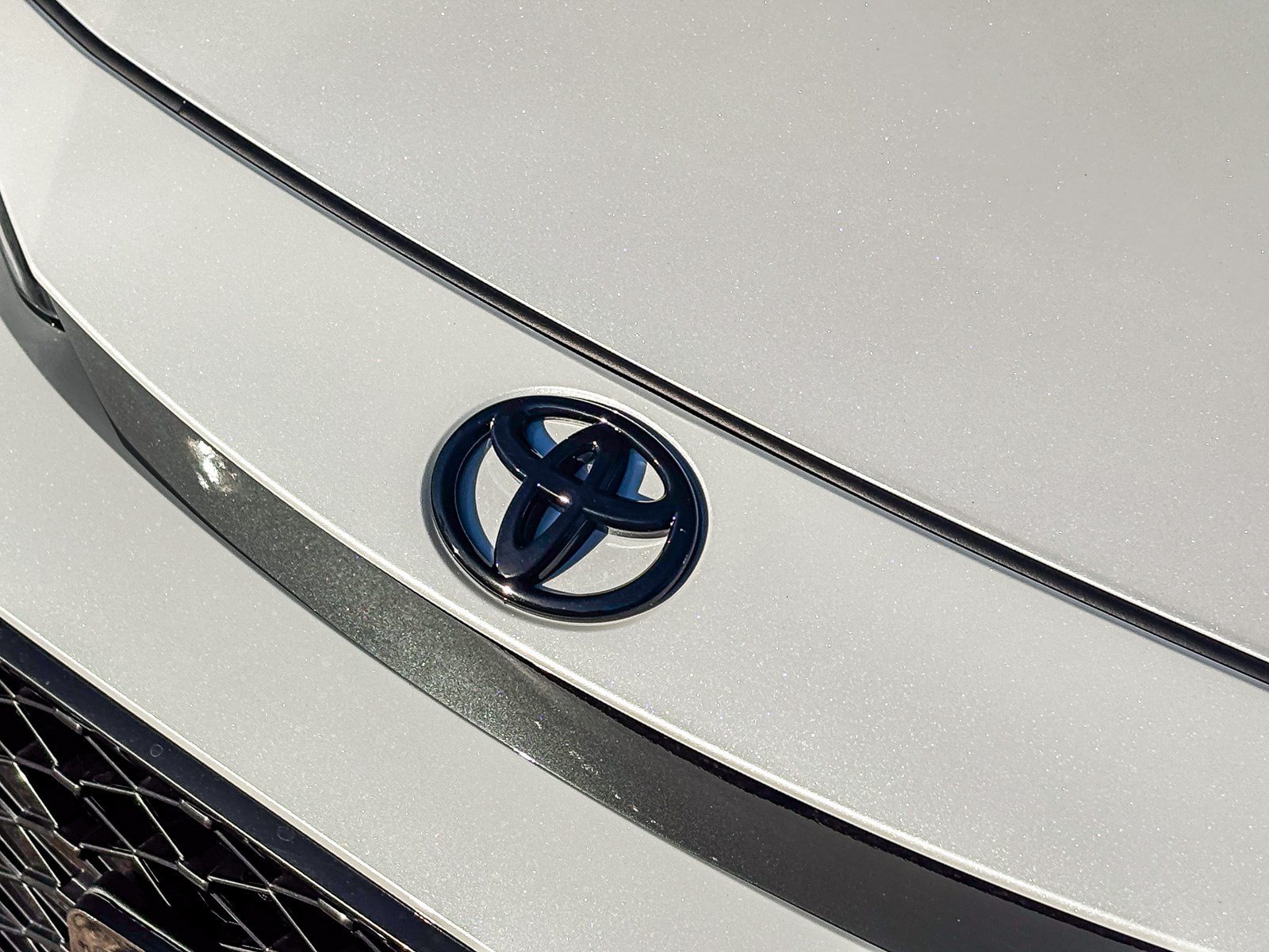 New 2027 Wind Chill Pearl with Inked roof <sup>1</sup> Toyota  XSE image 9