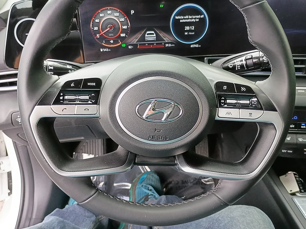 Used 2022 Ceramic White Hyundai Limited image 19