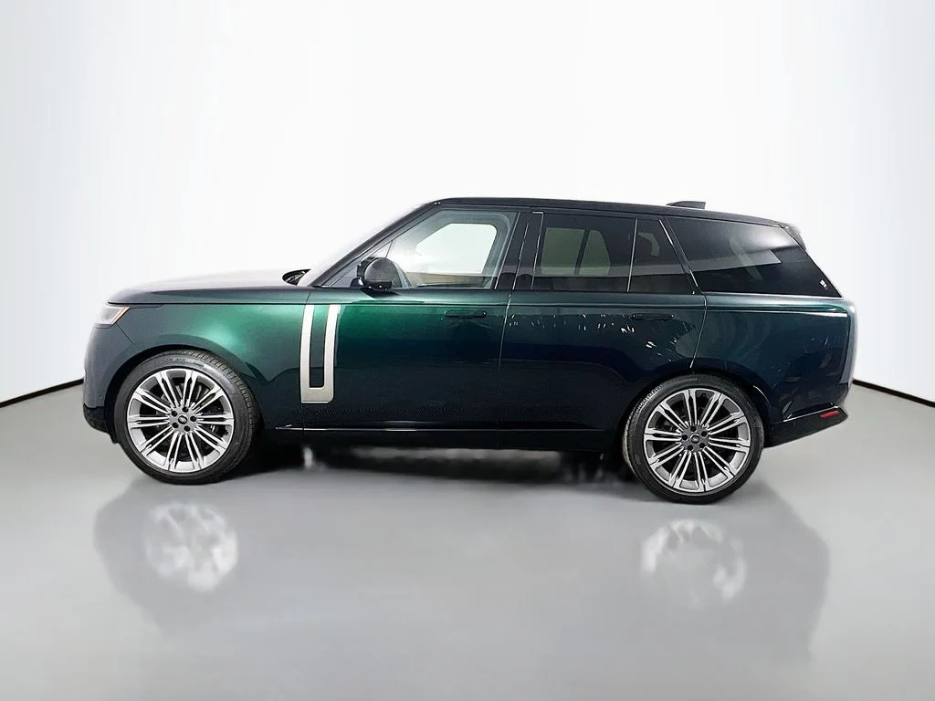 Certified Used 2025 British Racing Green SV Bespoke Ultra Met Gloss Land Rover SE image 8