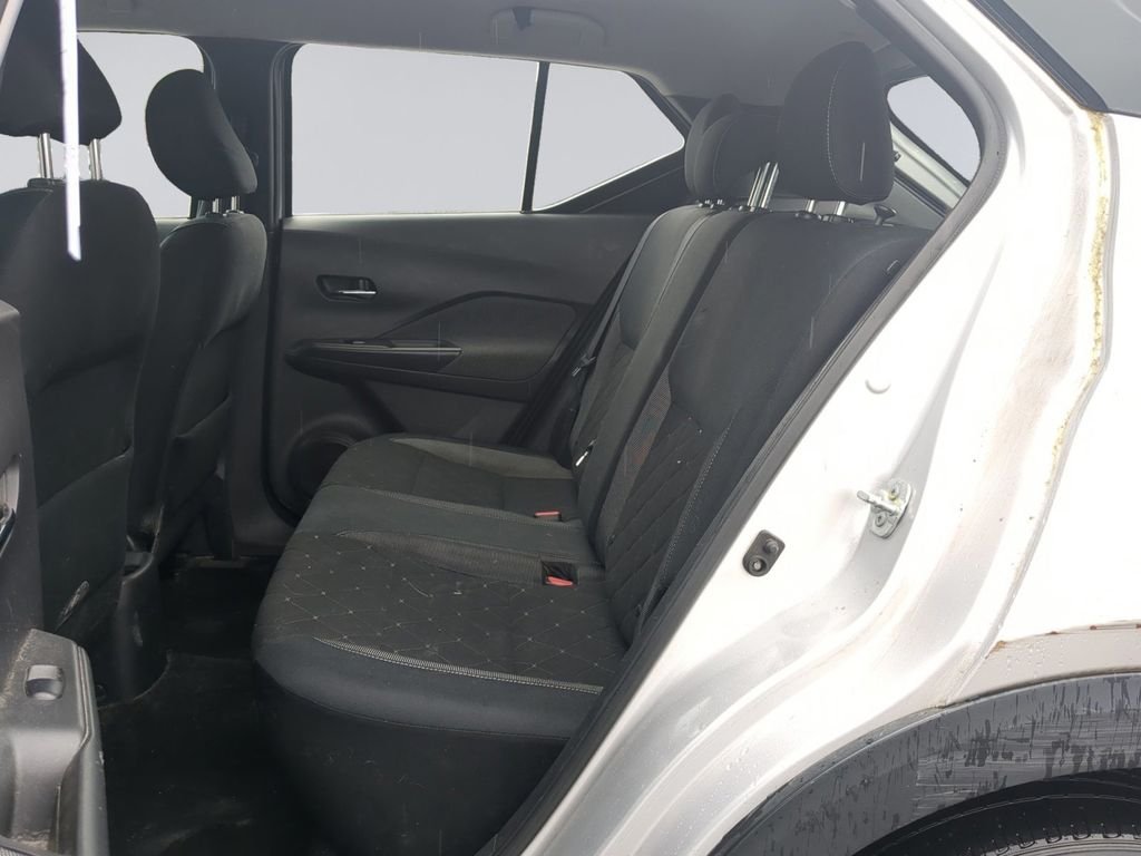 Used 2018 Silver Nissan SV image 17