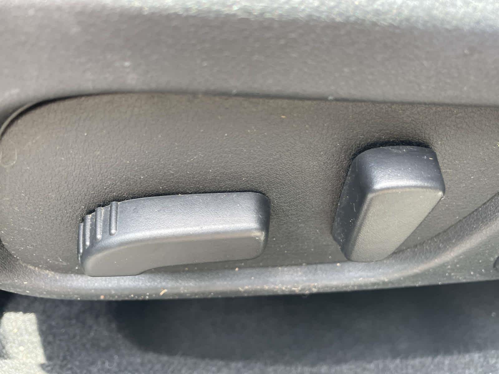 Used 2017 Ice Silver Metallic Subaru Premium image 16