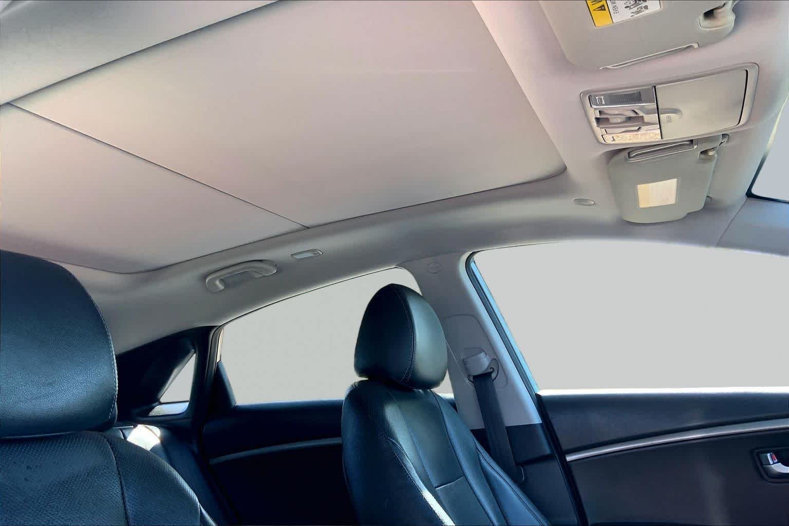 Used 2016 Galactic Gray Hyundai  image 14