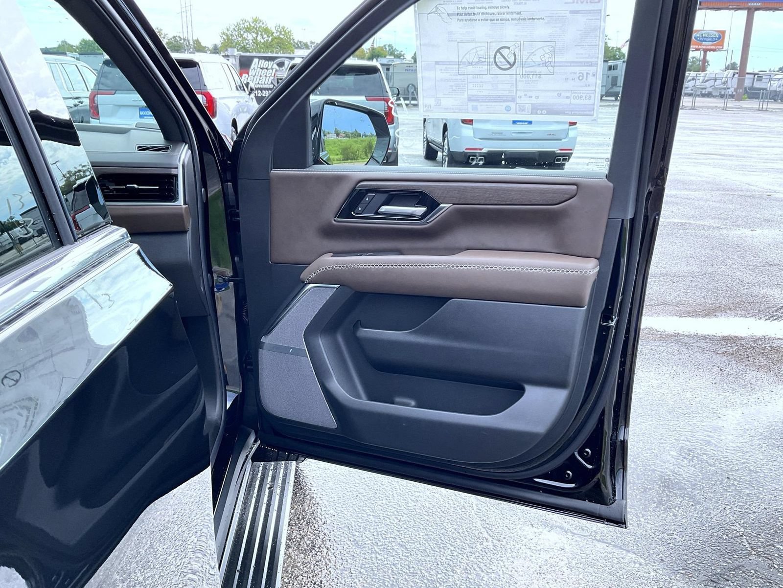 2026 GMC Yukon XL Denali Ultimate - Photo 16