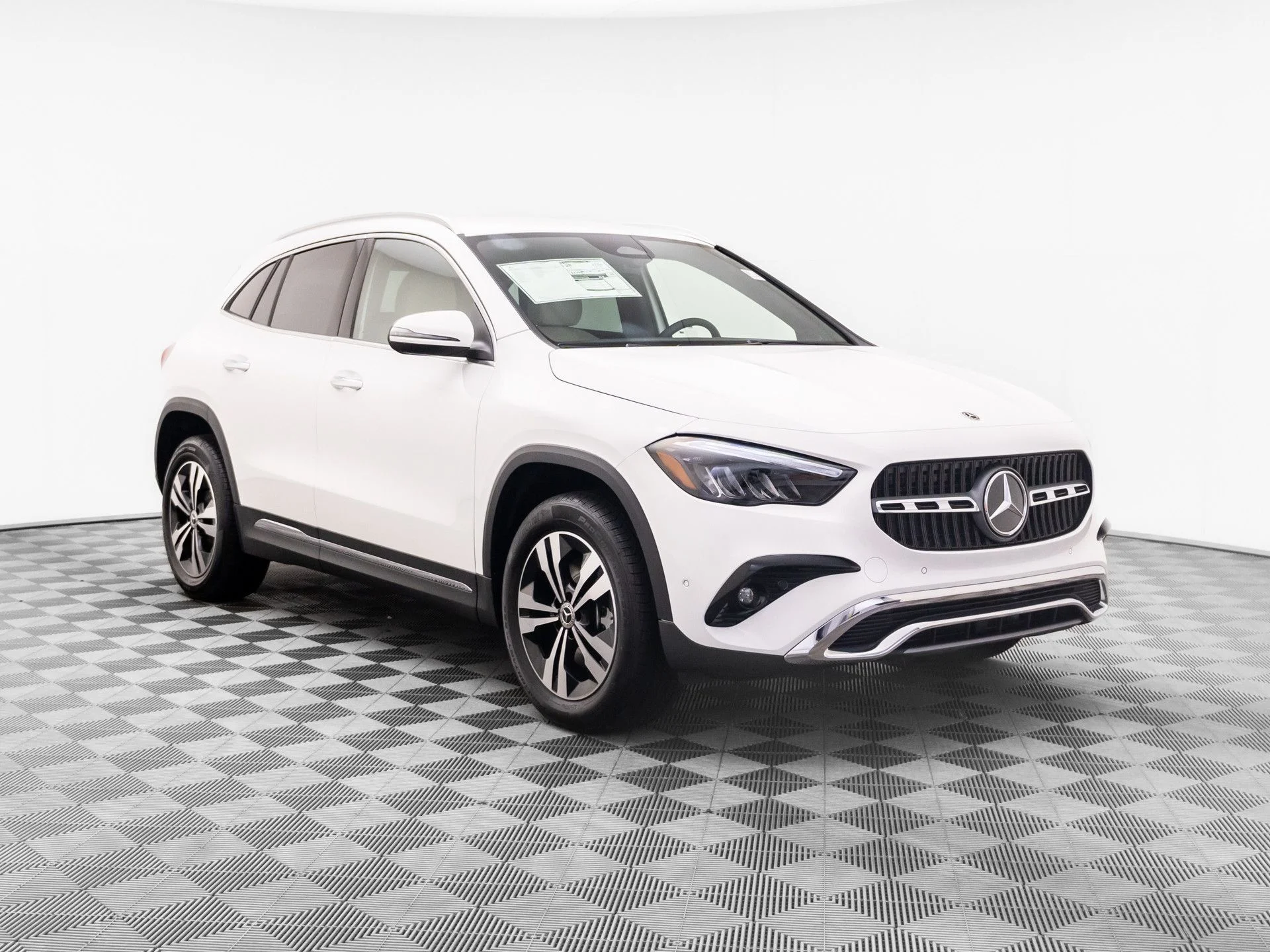 New 2026 White Mercedes-Benz GLA 250 image 7