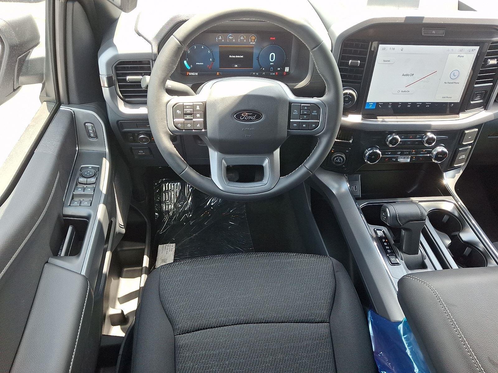 New 2026 Oxford White Ford XLT image 7