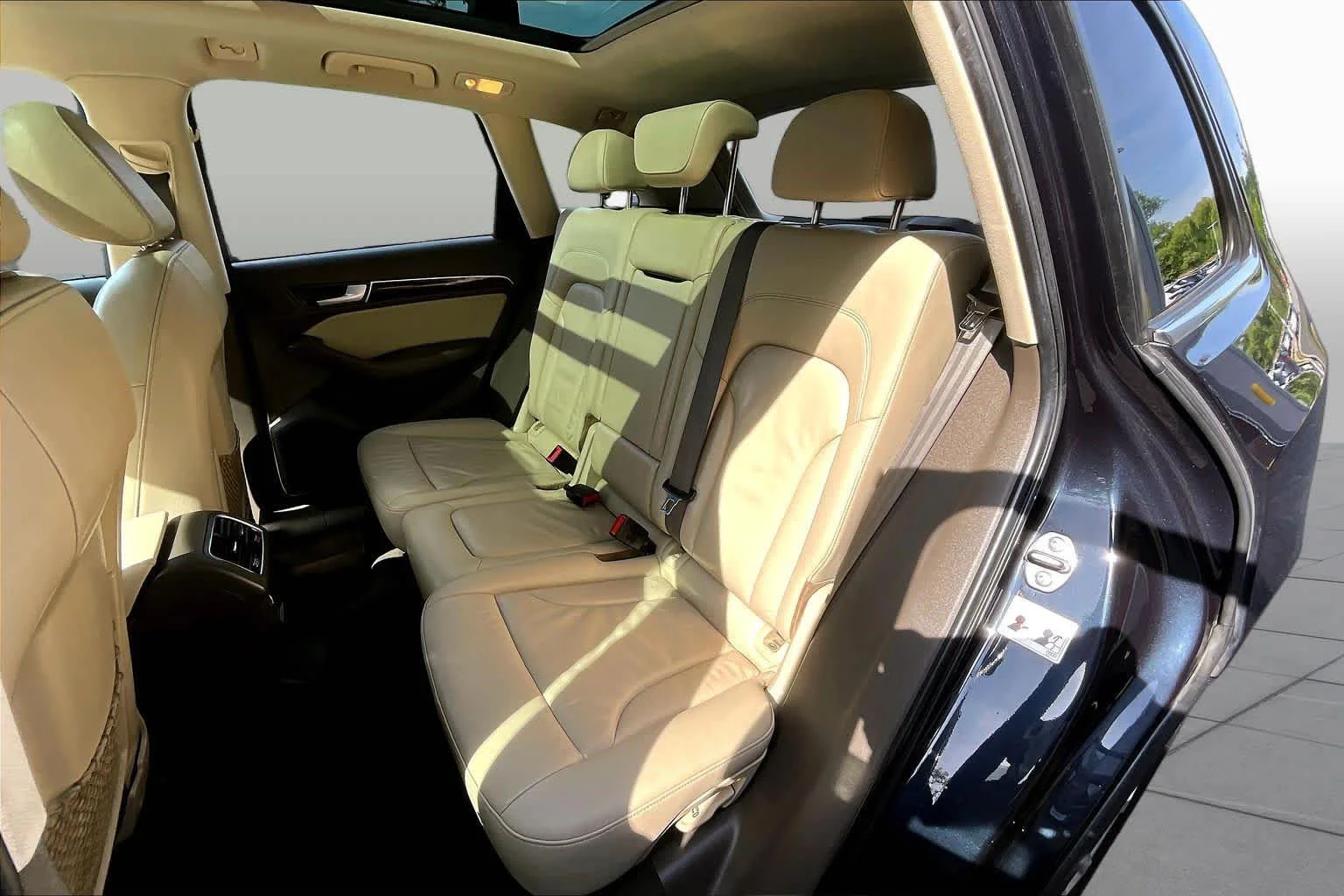 Used 2015 Moonlight Blue Metallic Audi Premium Plus image 20