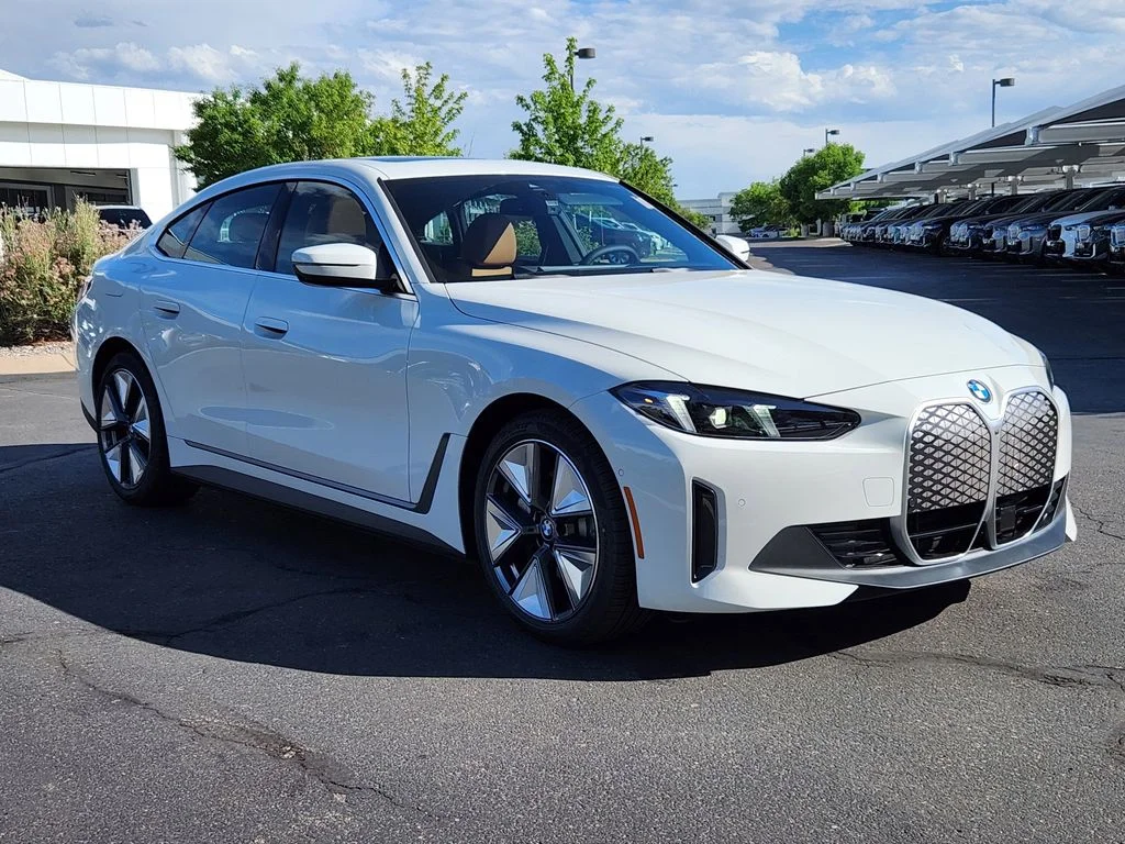 New 2026 Alpine White BMW xDrive40 image 5