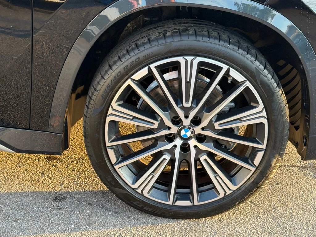 Used 2024 Black BMW xDrive28i image 9
