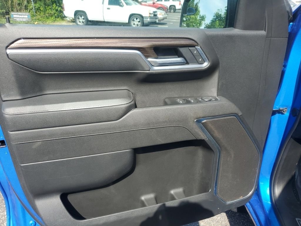 Used 2025 Blue Chevrolet LT image 17