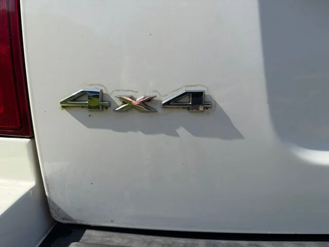 Used 2005 White Jeep Laredo image 13
