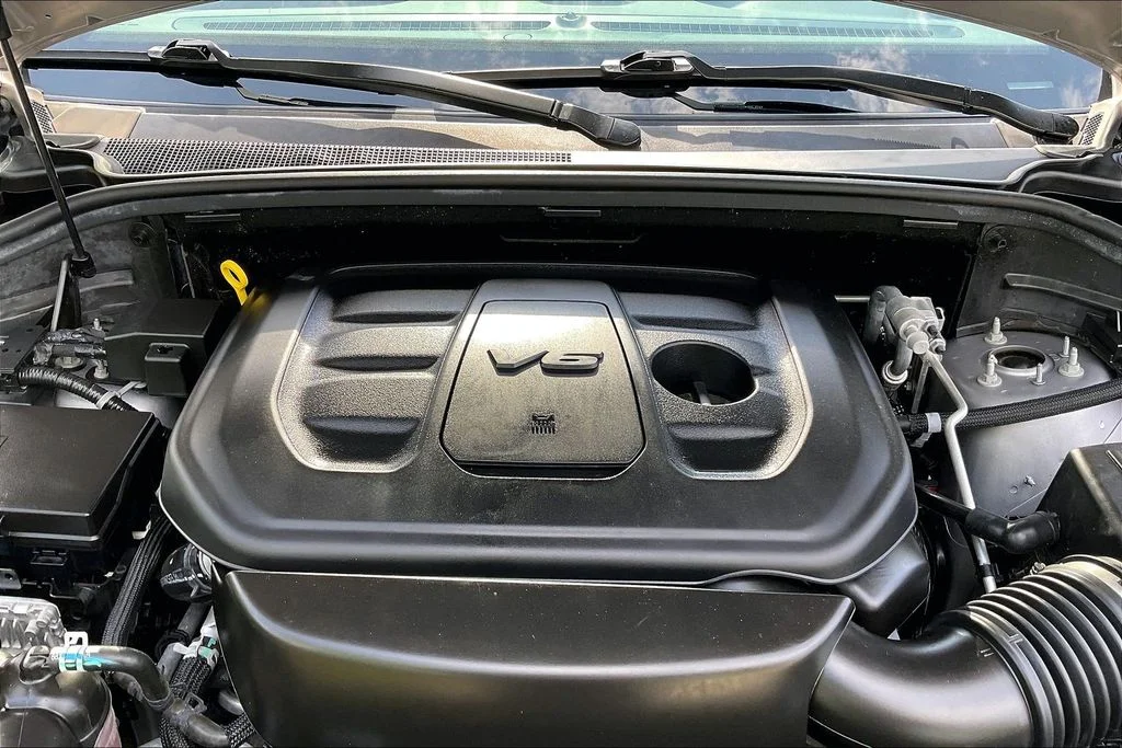 Used 2021 Silver Jeep Limited image 9