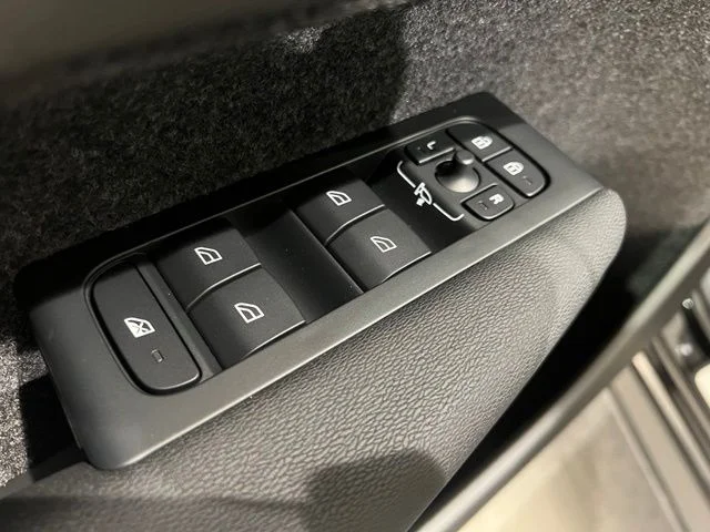 New 2026 Onyx Black Volvo Plus image 11