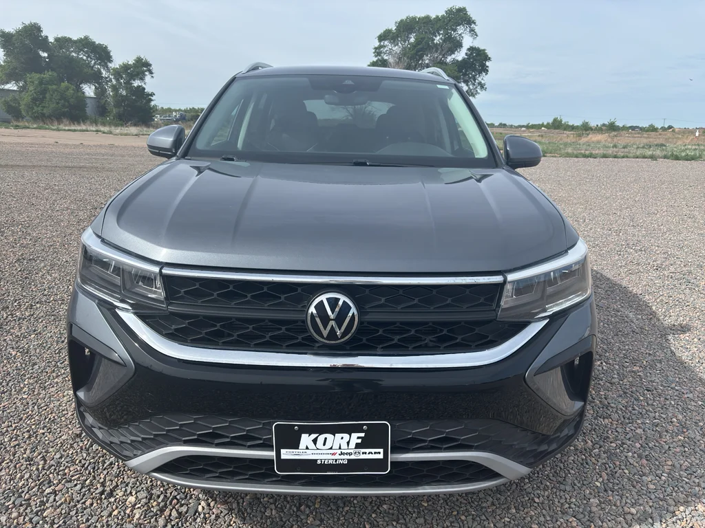 2023 Volkswagen Taos 1.5T SE's photo