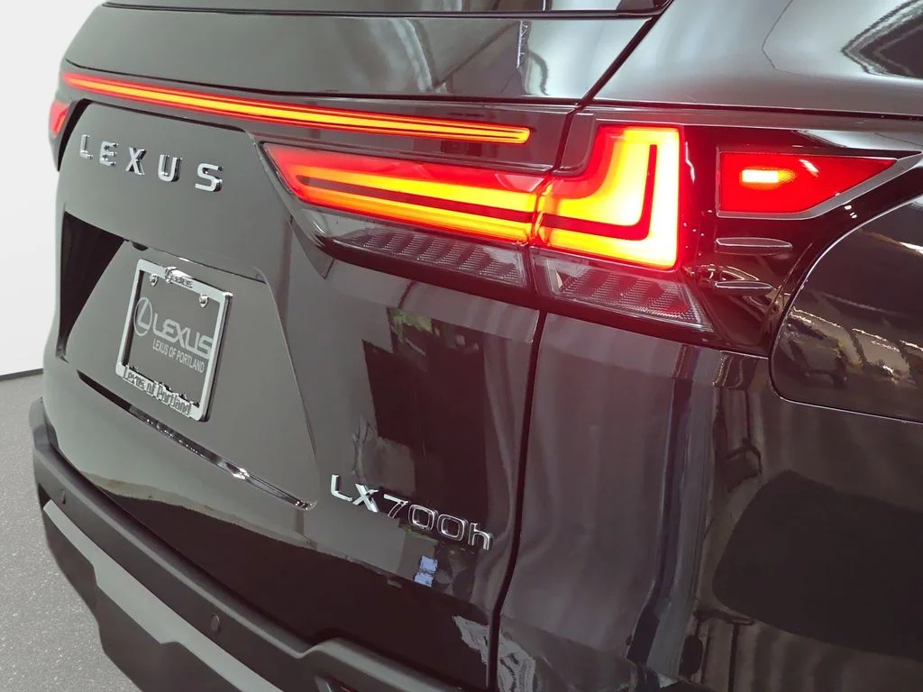 New 2026 Black Lexus 700h Luxury image 32