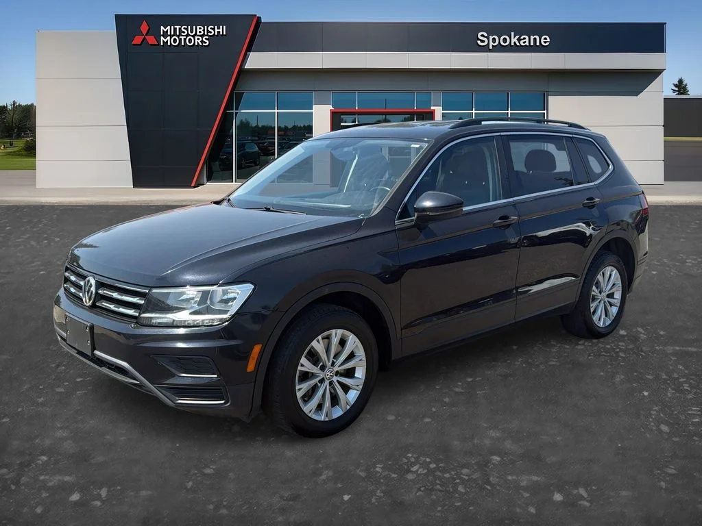 Used 2019 Deep Black Pearl Volkswagen SE image 3