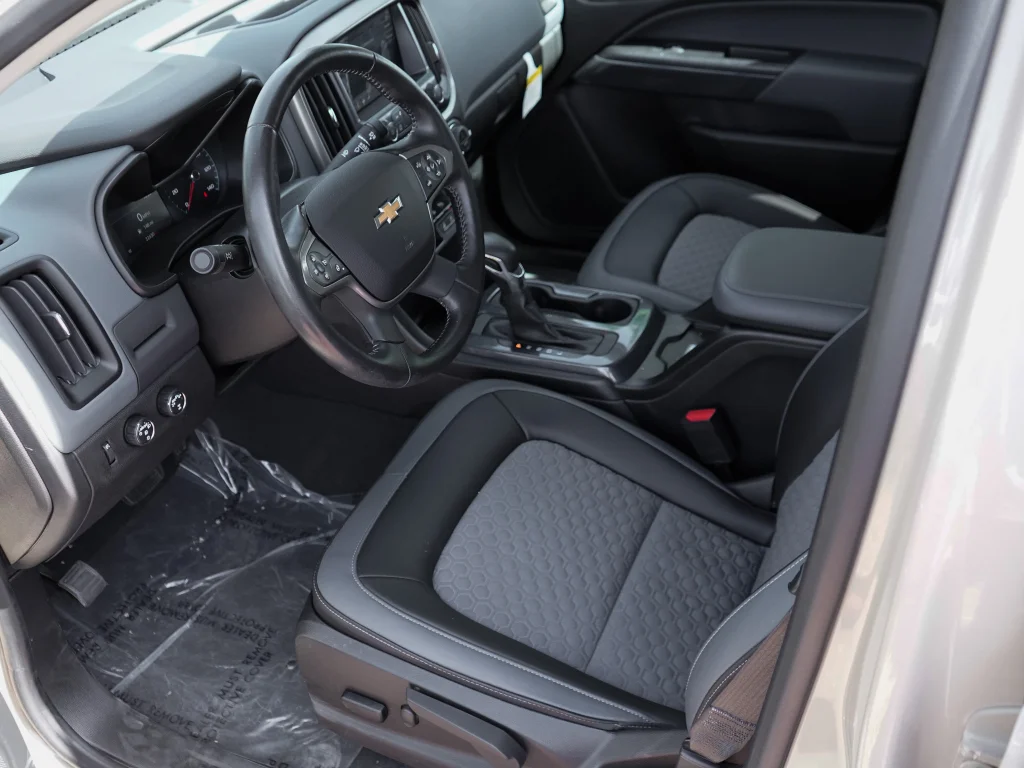 Used 2022 Black Chevrolet 4WD Z71 image 18