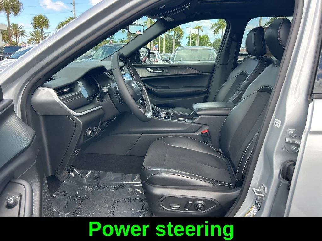 Used 2025 Silver Jeep Altitude X image 11
