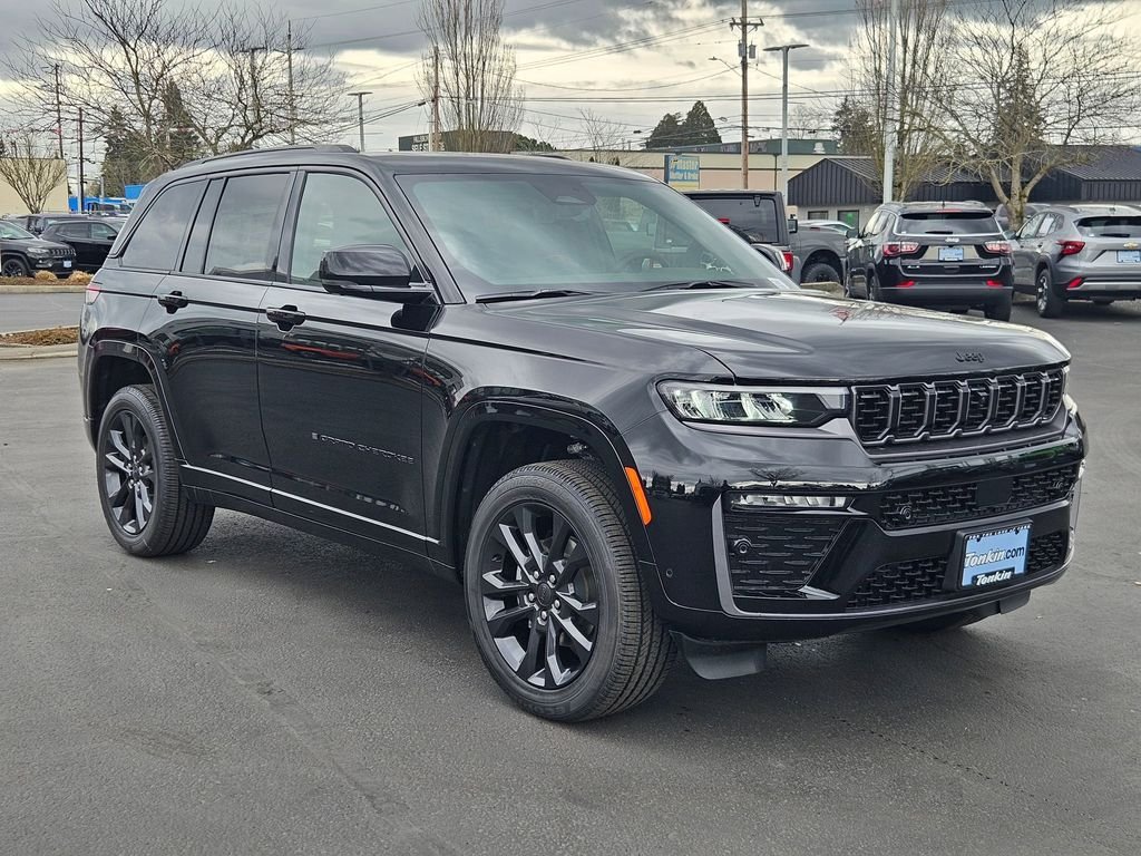 New 2026 Diamond Black Crystal Pearl-Coat Exterior Paint Jeep Limited Reserve image 8
