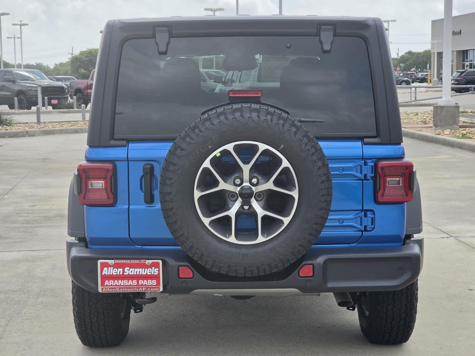 New 2026 Hydro Blue Pearl-Coat Exterior Paint Jeep Sport S image 4