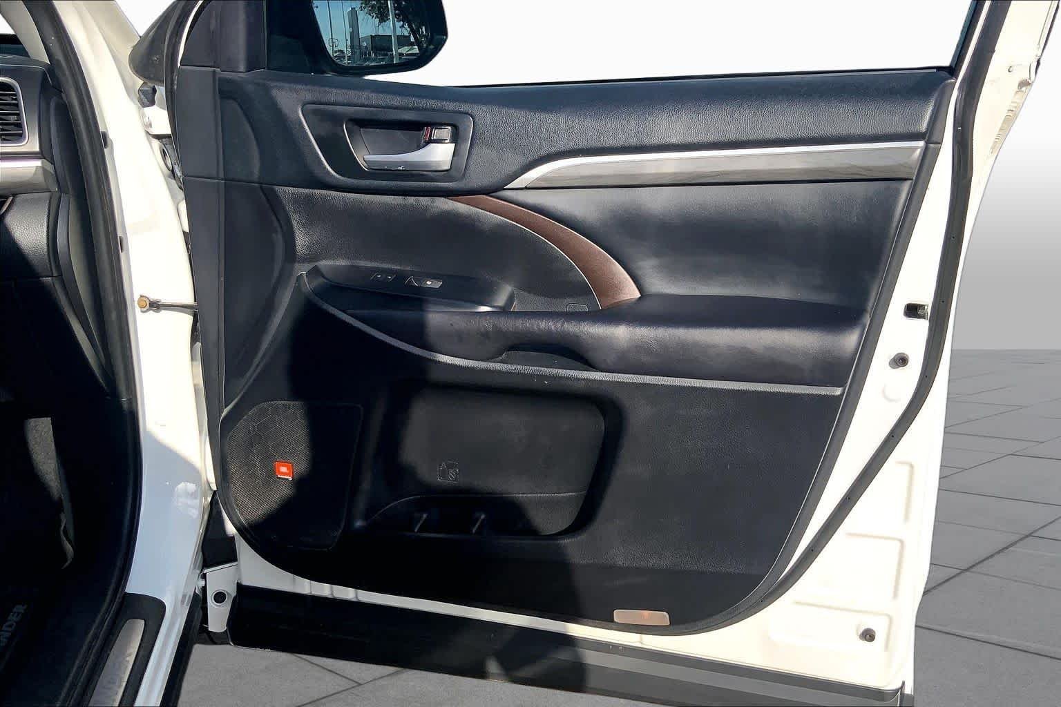 Used 2019 Blizzard Pearl Toyota Limited image 23