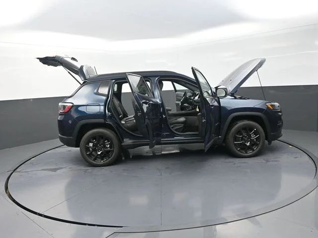 New 2026 Fathom Blue Pearl-Coat Exterior Paint Jeep Latitude image 36