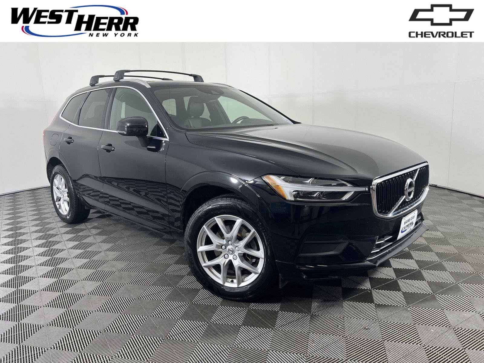 Used 2020 Onyx Black Metallic Volvo Momentum image 1