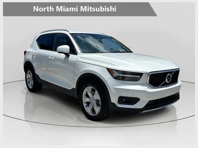2021 Volvo XC40 Momentum