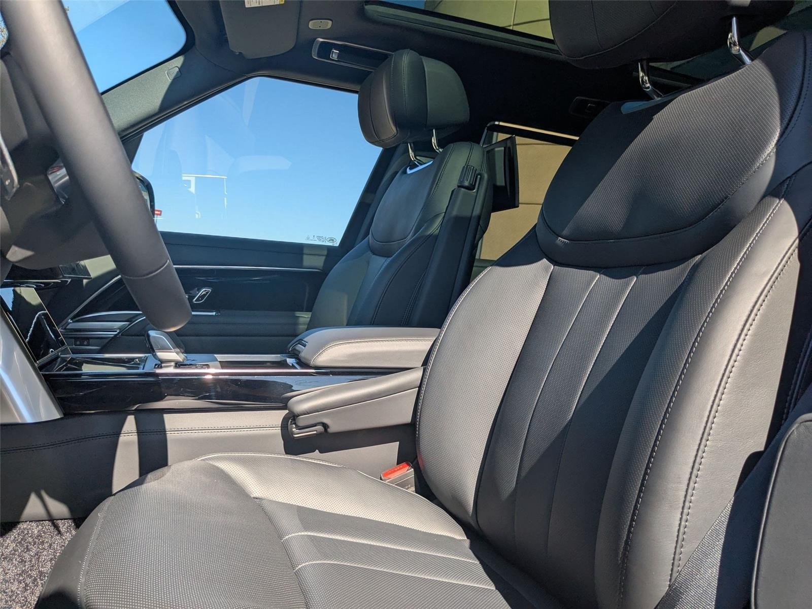New 2025 Santorini Black Land Rover Autobiography image 15